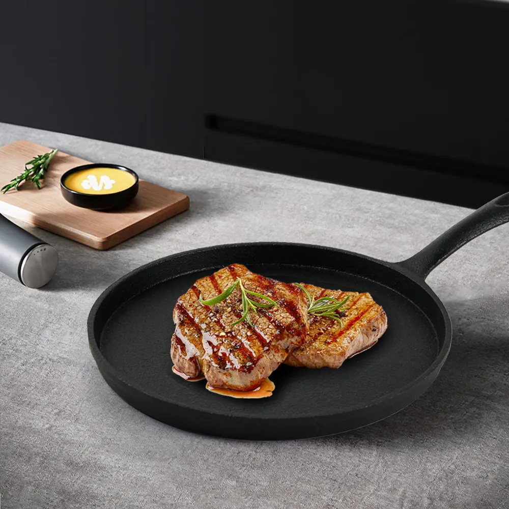 Pre-treated cast iron pizza pan round frying pan, suitable for pizza, crepe and pancakes