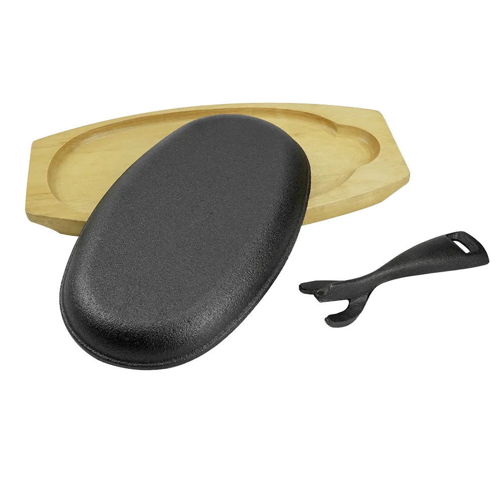 Oval cast iron Fajita frying pan steak plate with wooden base and cast iron handle, suitable for family restaurants, barbecues, weddings, autumn parties