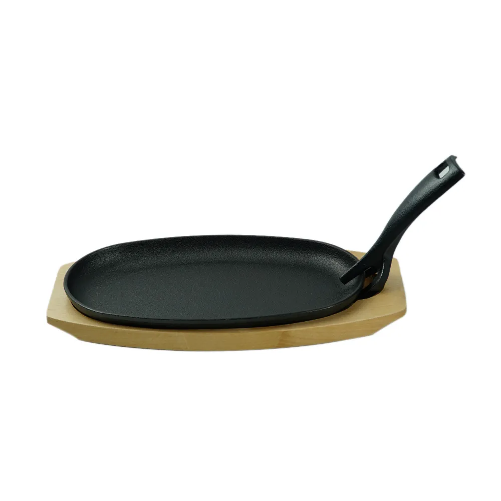 Oval cast iron Fajita frying pan steak plate with wooden base and cast iron handle, suitable for family restaurants, barbecues, weddings, autumn parties