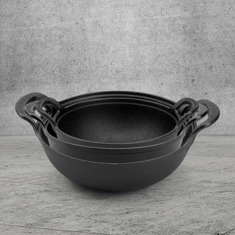 Cast iron wok with handle, multi-functional wok suitable for ovens, stoves or barbecue grills