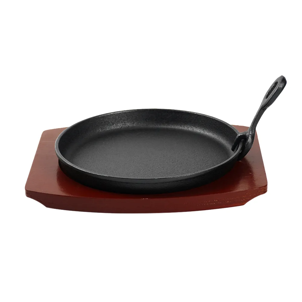 Non-stick cast round iron baking tray with wooden base, suitable for steak, Fajitas, vegetables and seafood