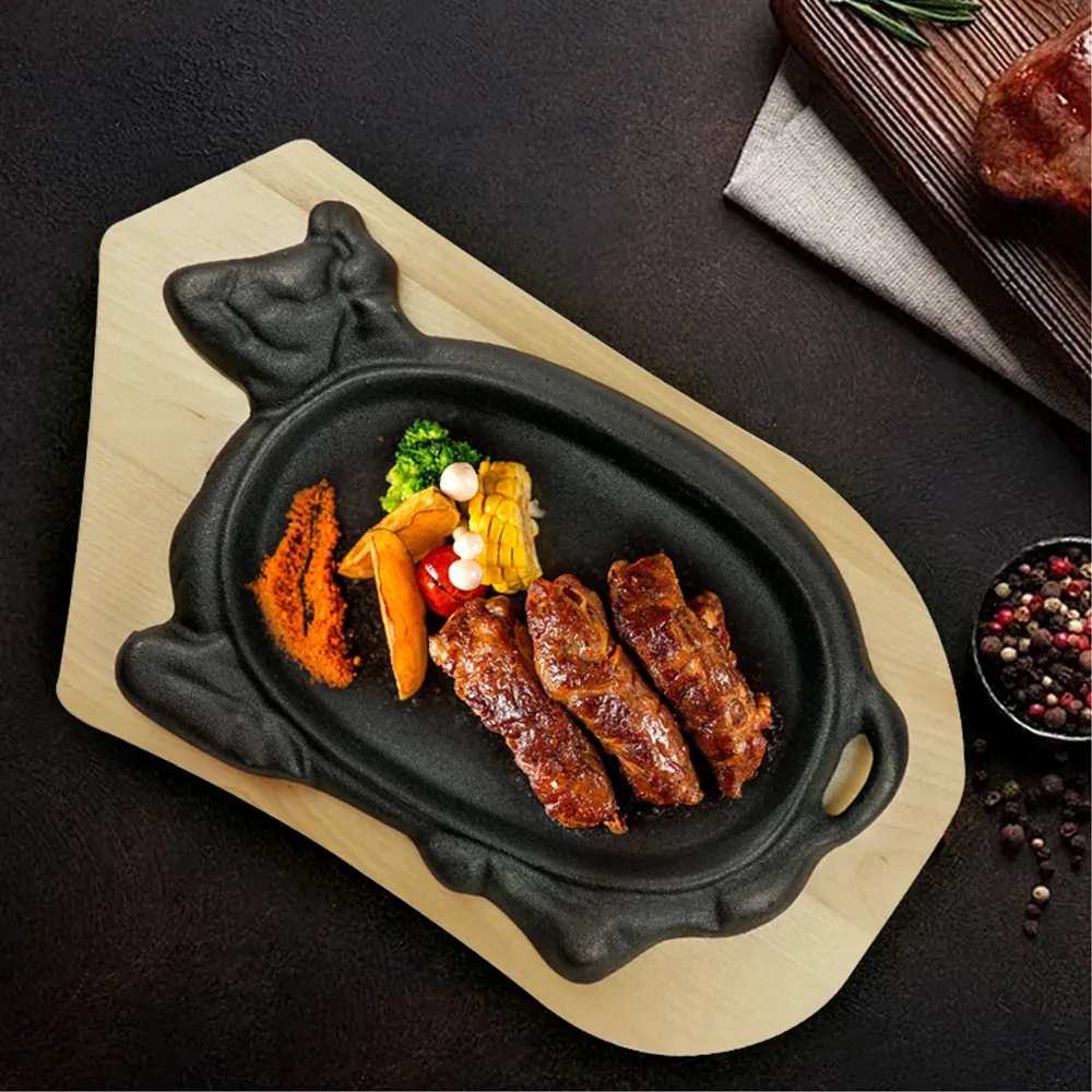 Beef-shaped cast iron steak plate Sizzle grill with wooden base Fajita grill plate