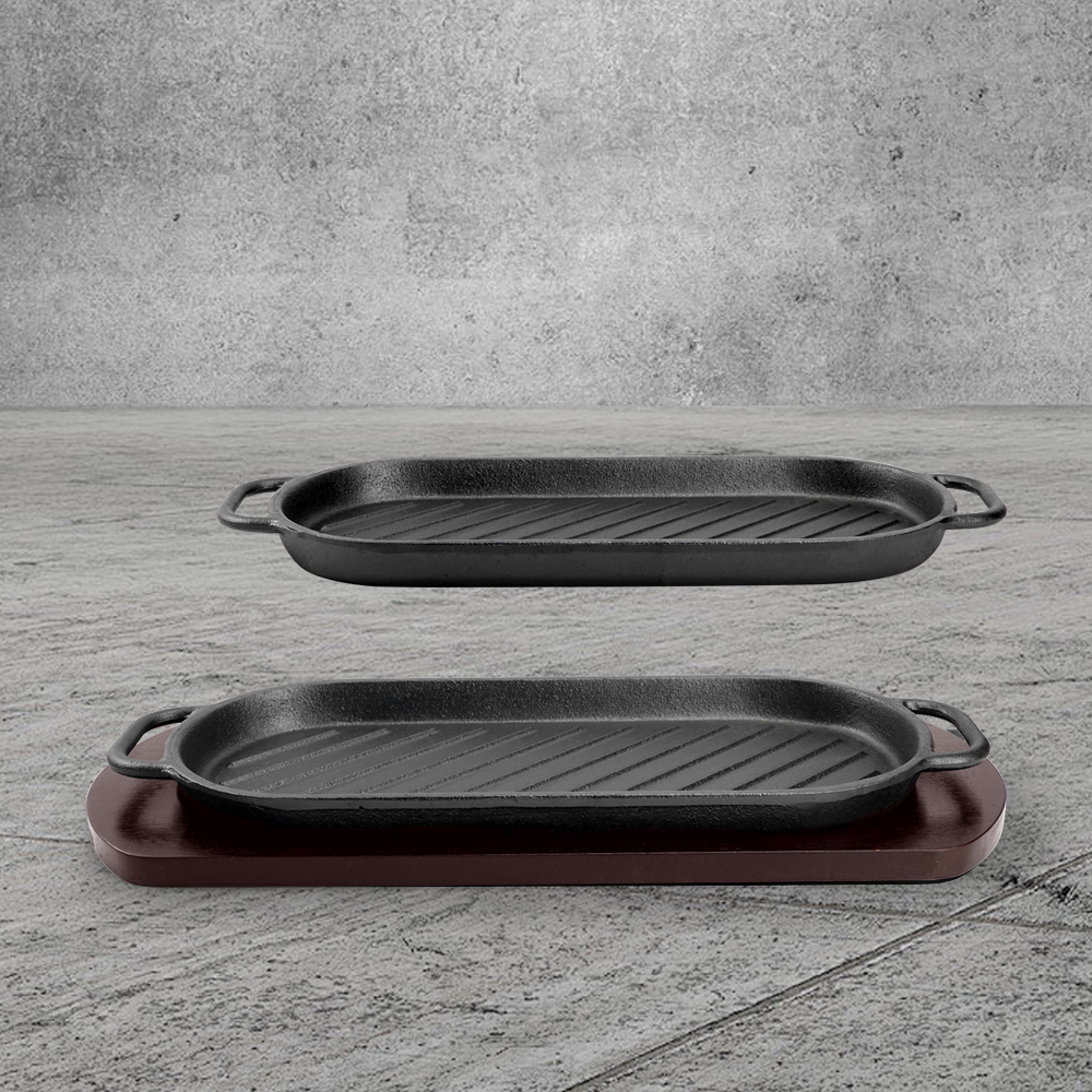 Fajita grill set, a cast iron grill with a wooden base for steak platter, is suitable for family dining rooms