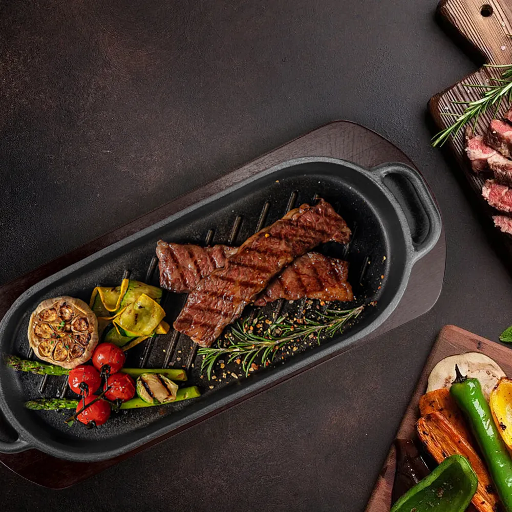 Fajita grill set, a cast iron grill with a wooden base for steak platter, is suitable for family dining rooms
