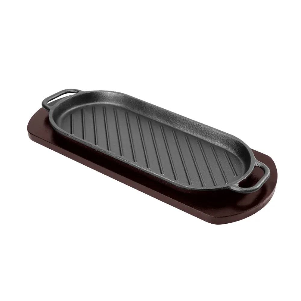 Fajita grill set, a cast iron grill with a wooden base for steak platter, is suitable for family dining rooms
