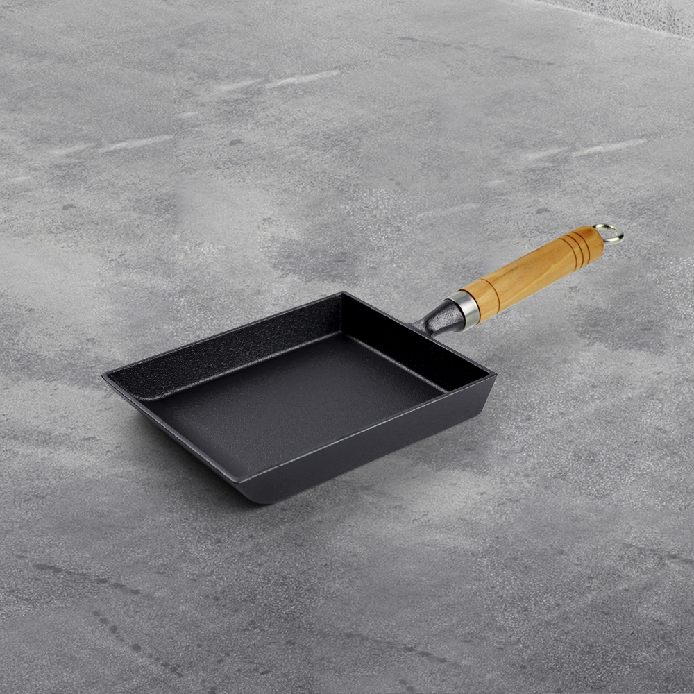 Egg pancake Japanese omelette pan/egg pan, rectangular iron tamagoyaki pan with wooden handle
