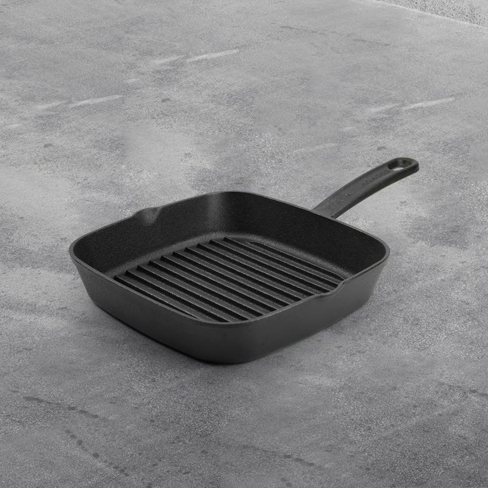 Cast iron square grill pan, steak frying pan, kitchen steak, fish and barbecue utensils