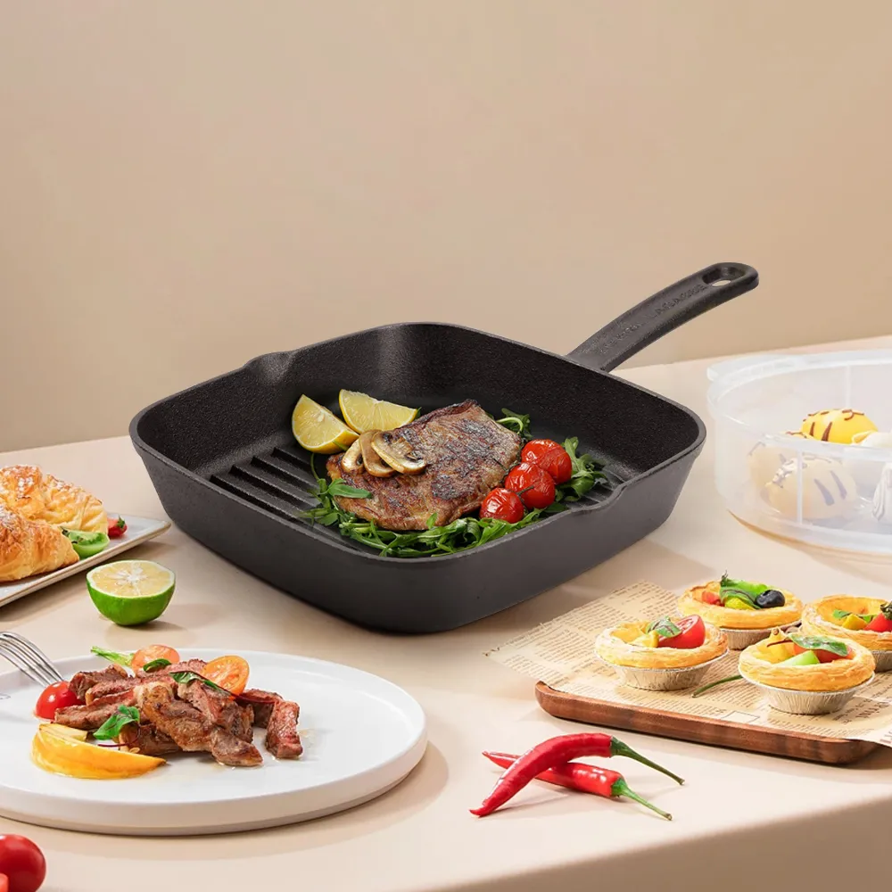 Cast iron square grill pan, steak frying pan, kitchen steak, fish and barbecue utensils