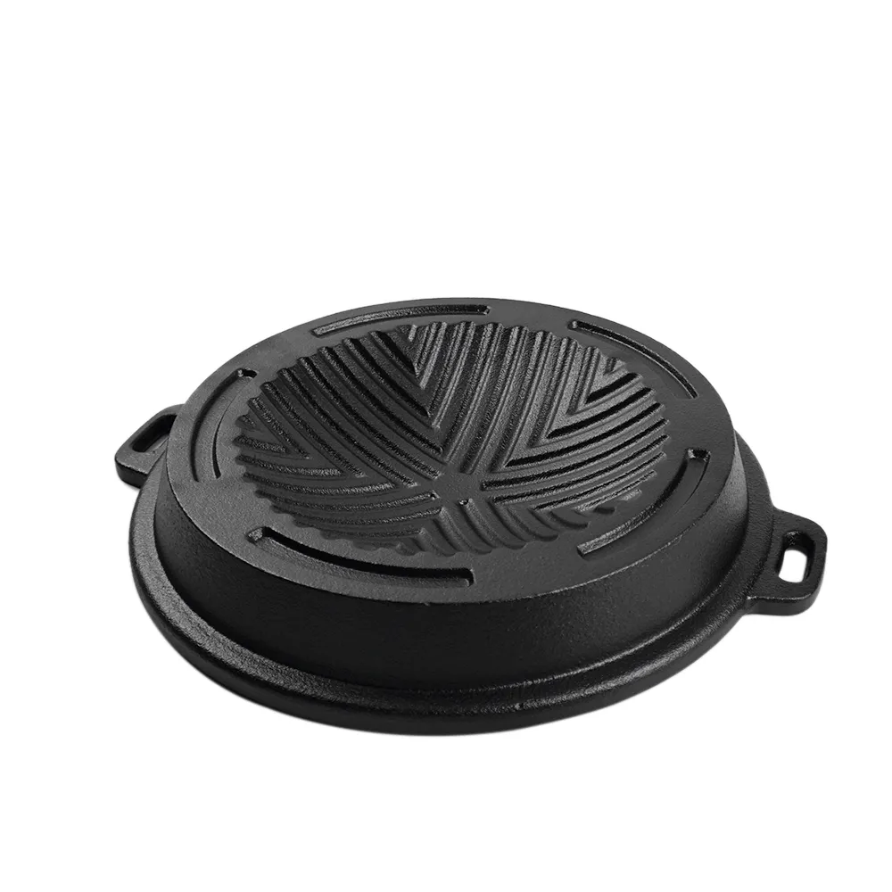 A cast-iron round frying pan, suitable for mobile breakfast, lunch and snacks such as pancakes, tortillas and eggs