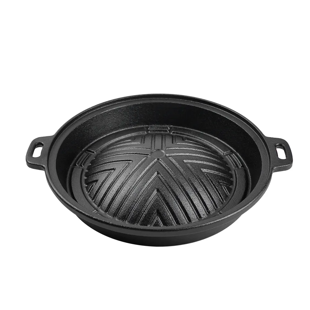 A cast-iron round frying pan, suitable for mobile breakfast, lunch and snacks such as pancakes, tortillas and eggs