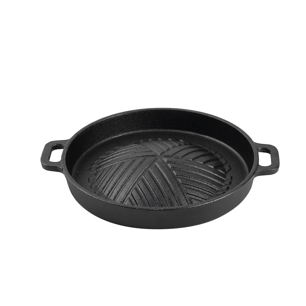 A cast-iron round frying pan, suitable for mobile breakfast, lunch and snacks such as pancakes, tortillas and eggs