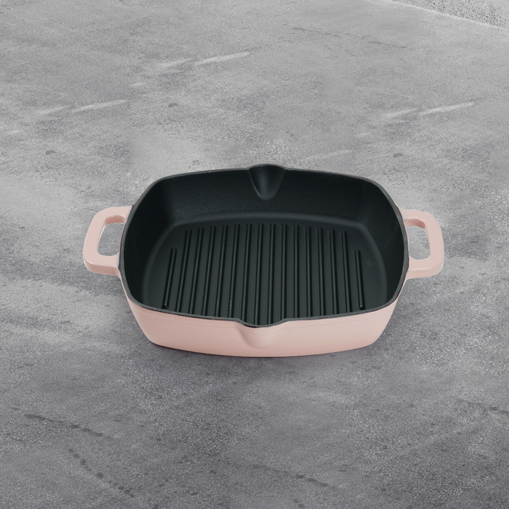 The square cast iron barbecue grill has an easy-to-drain grease outlet with a large ring-shaped handle