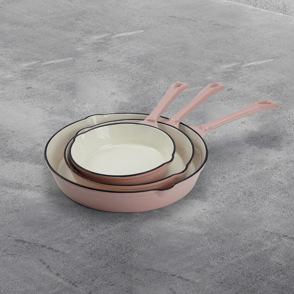 Enamel cast iron frying pan with enamel coating, suitable for stoves and ovens