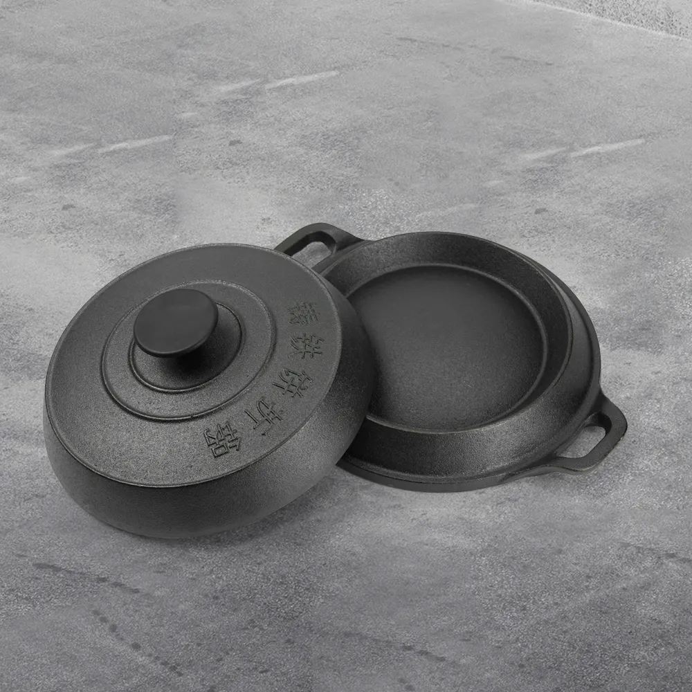 Cast-iron pancake pan for making pancakes