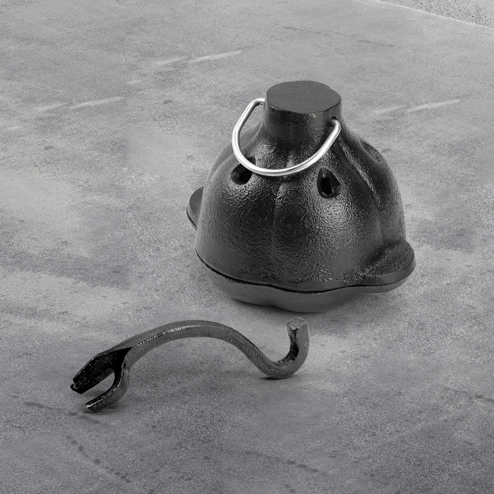 Cast iron garlic oven with a ventilated lid - for roasting garlic, potatoes and vegetables