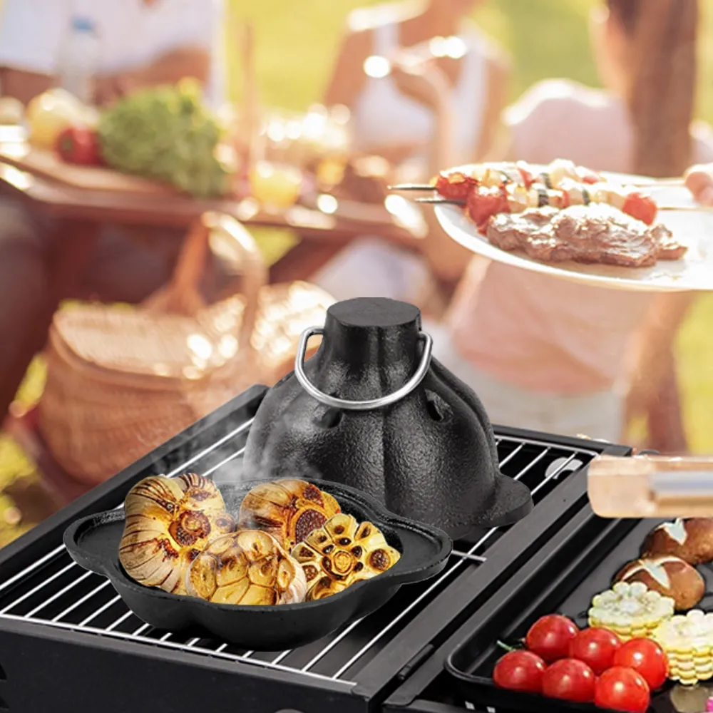 Cast iron garlic oven with a ventilated lid - for roasting garlic, potatoes and vegetables