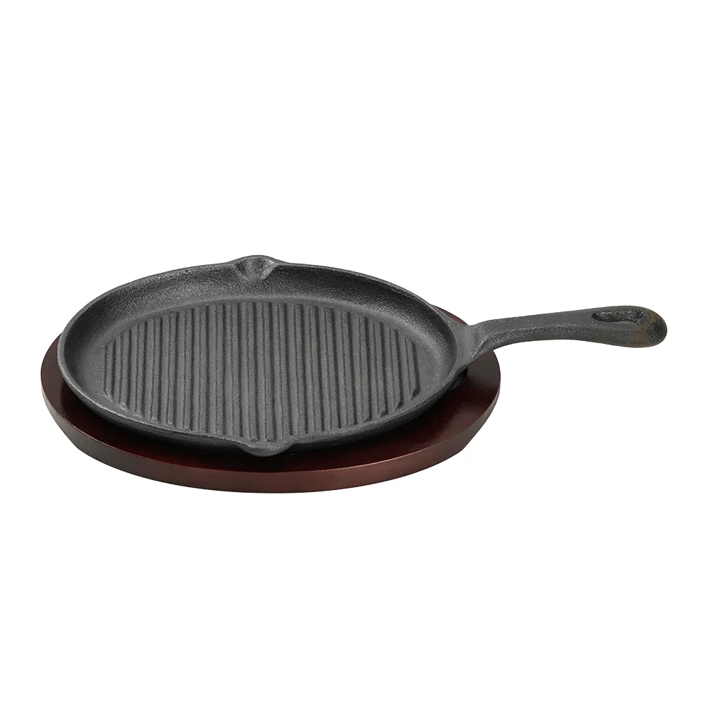 Fajita cast-iron frying pan with a wooden tray