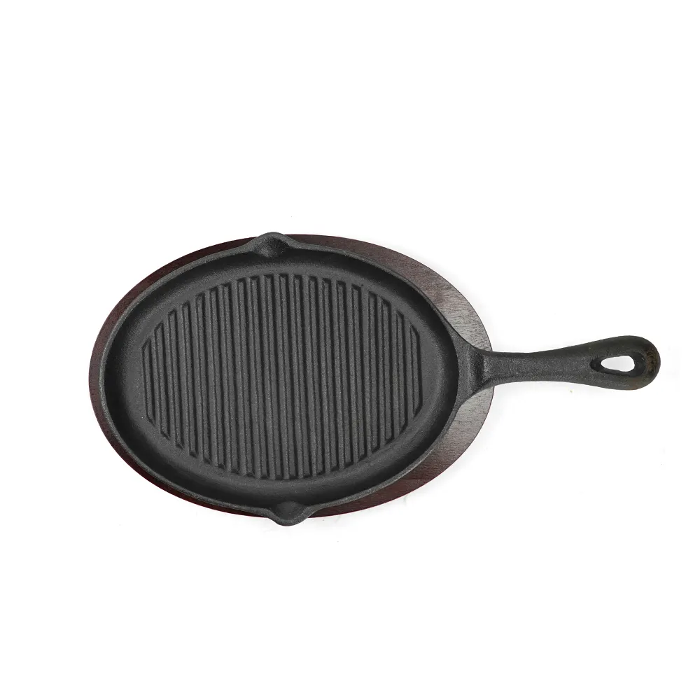 Fajita cast-iron frying pan with a wooden tray