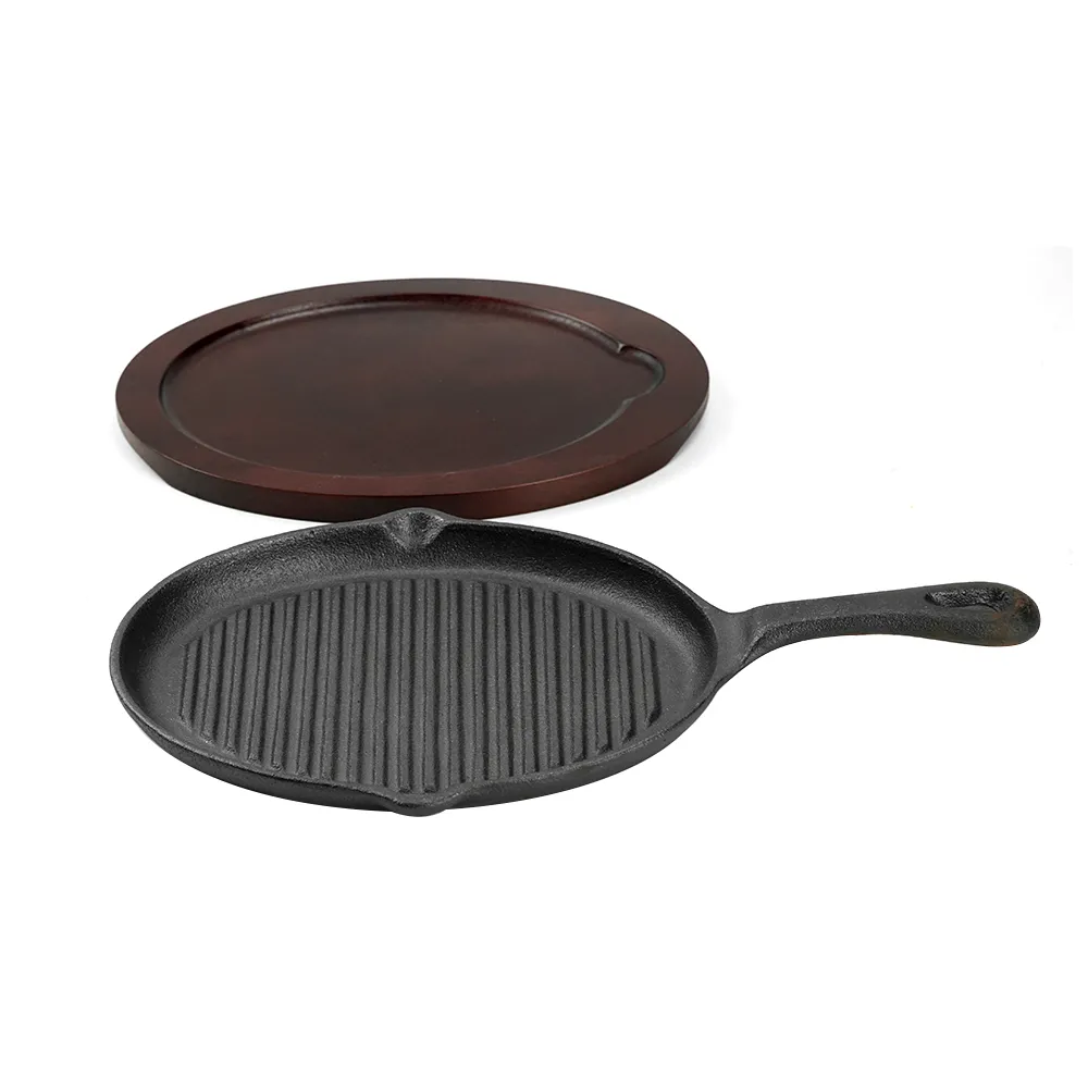 Fajita cast-iron frying pan with a wooden tray
