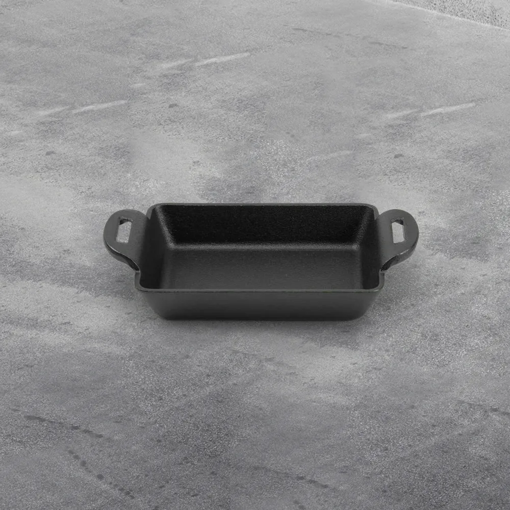 Mini square cast iron frying pan with double handles, suitable for indoor and outdoor picnics in the kitchen