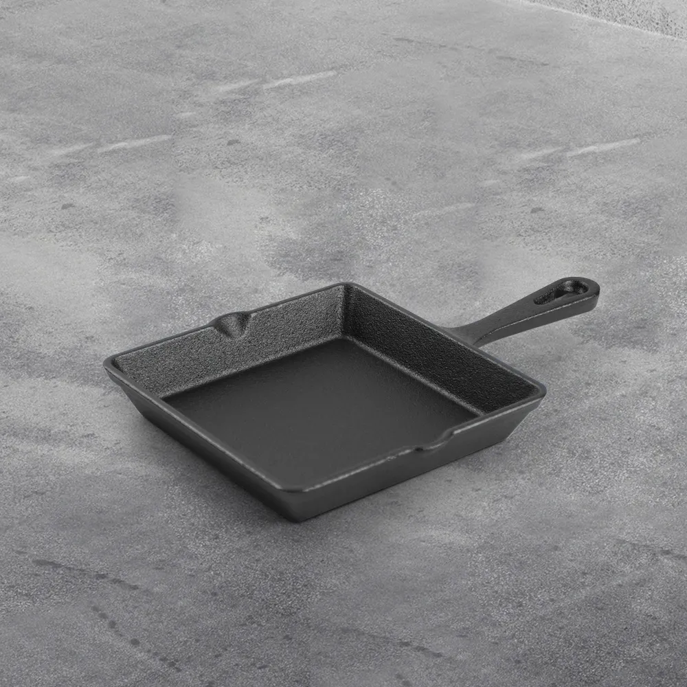 Cast iron mini omelette pan with double spouts and handle