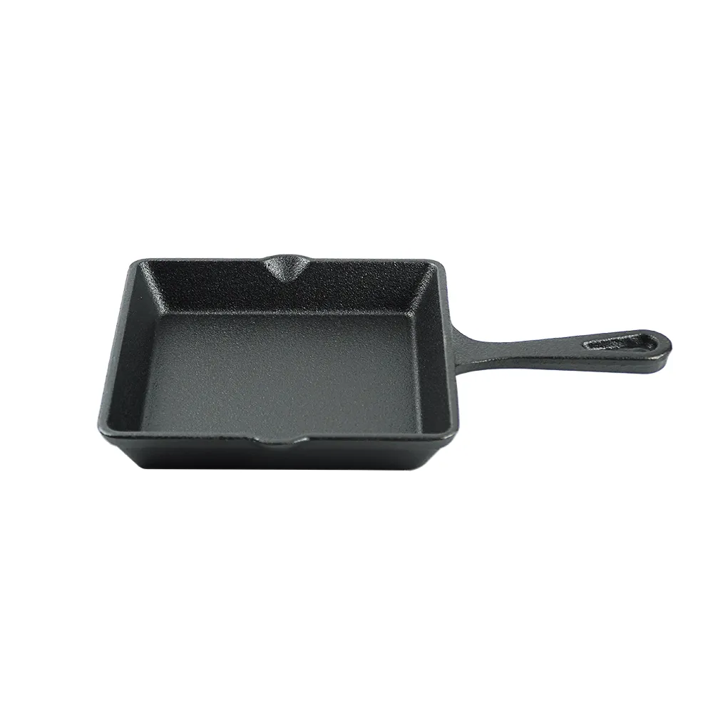 Cast iron mini omelette pan with double spouts and handle