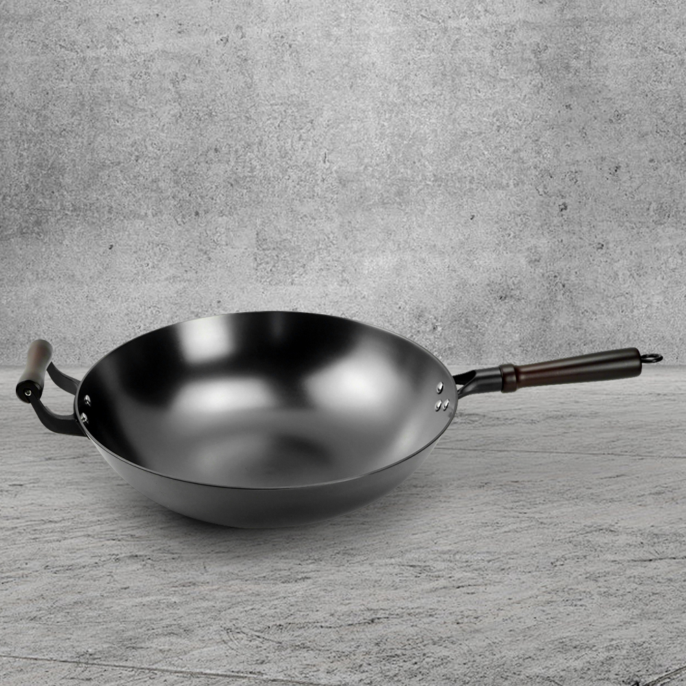 Nitrided cast iron wok - round bottom