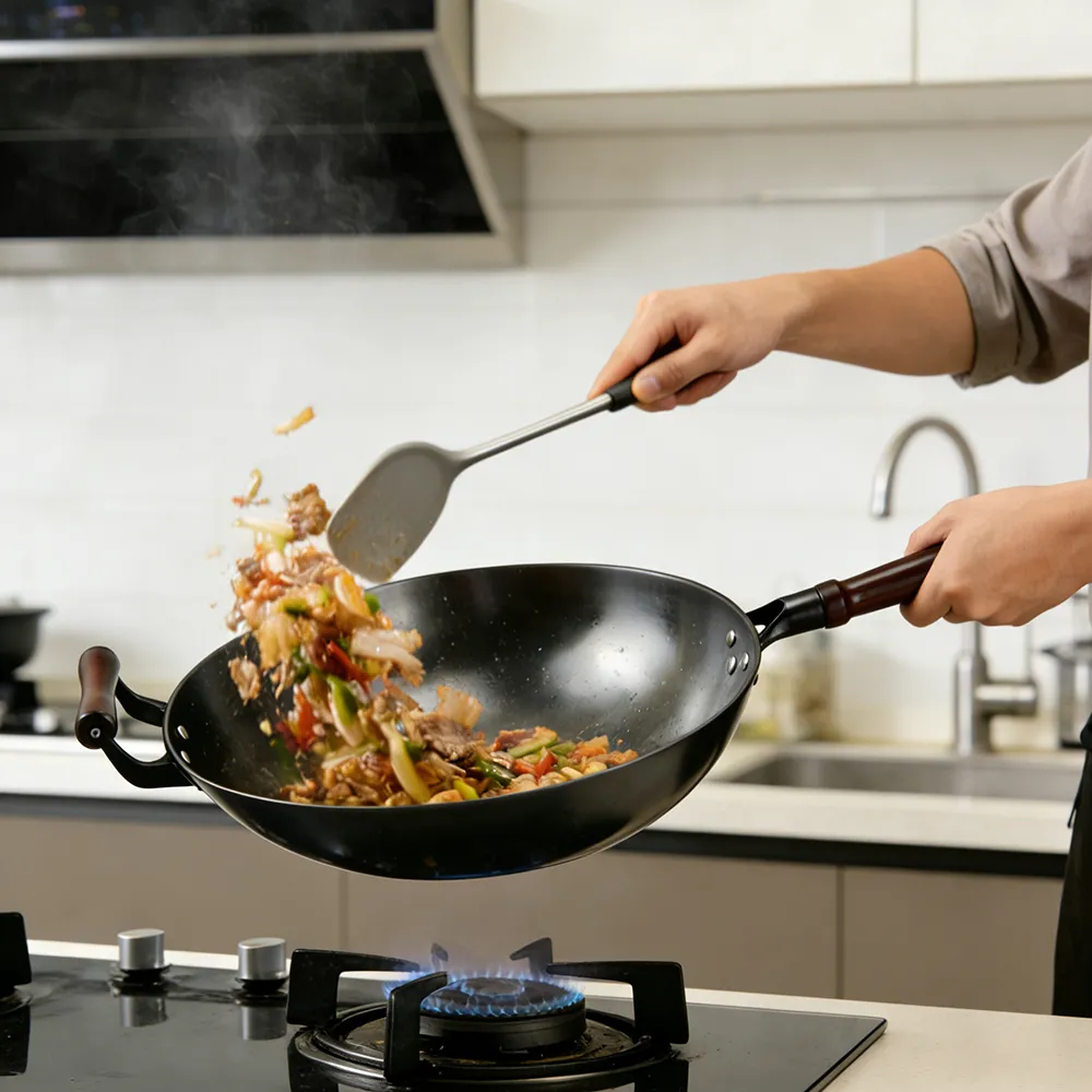Nitrided cast iron wok - round bottom