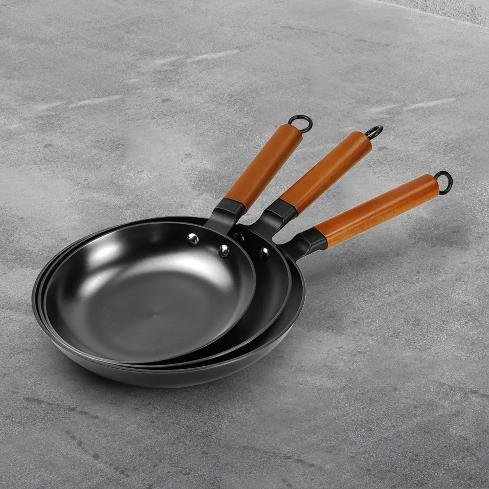 Nitrided cast iron frying pan, square wooden-handled frying pan