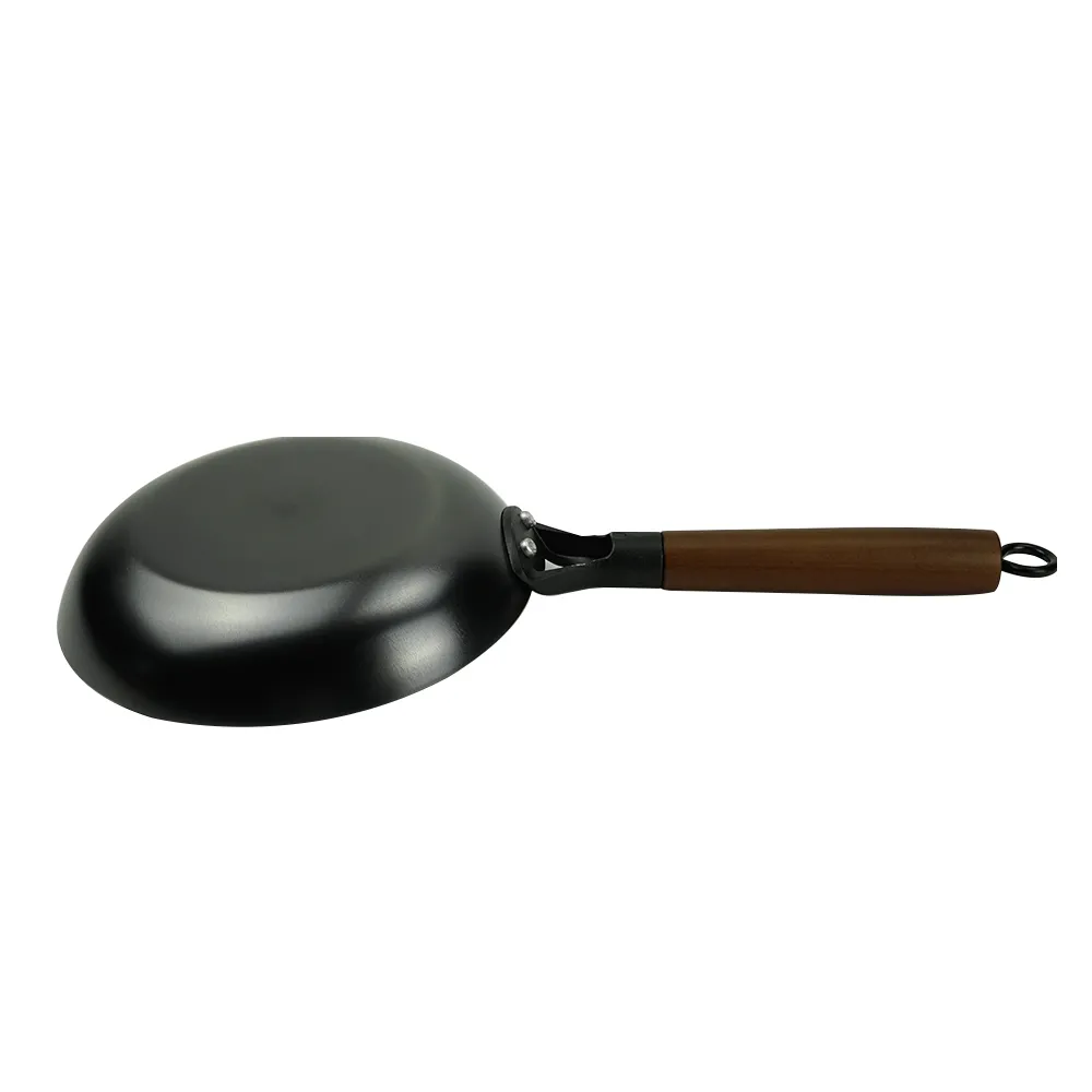 Nitrided cast iron frying pan, wooden-handled frying plate