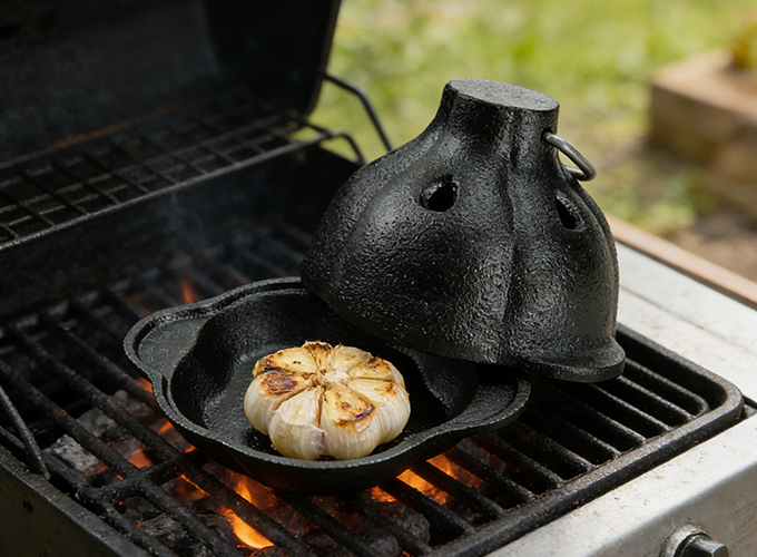 Cast iron outdoor roasting pan